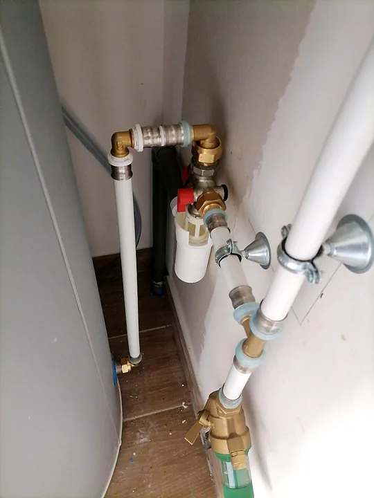 Installation chauffe-eau et raccordements cuivre par M Plomberie